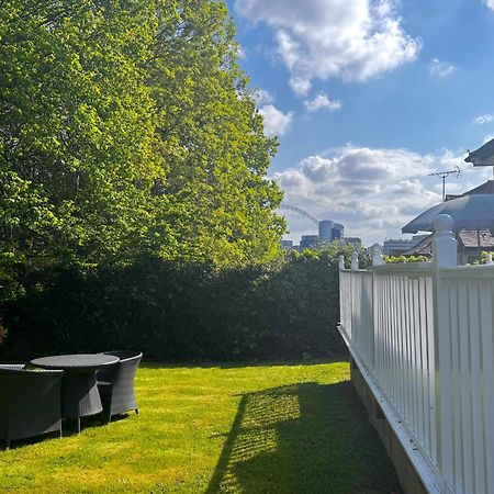 En-Suites With Free Parking 30Min To Central Лондон Екстериор снимка