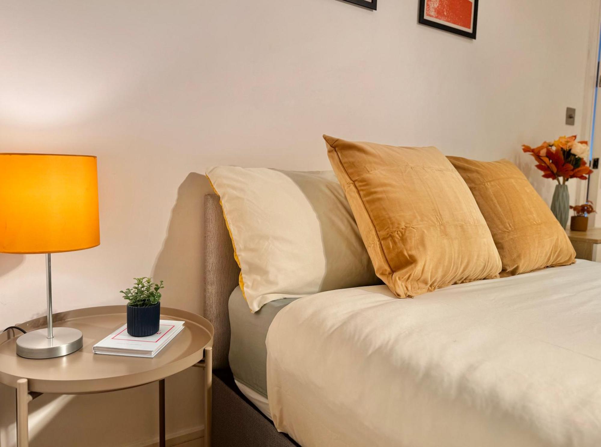 En-Suites With Free Parking 30Min To Central Лондон Екстериор снимка