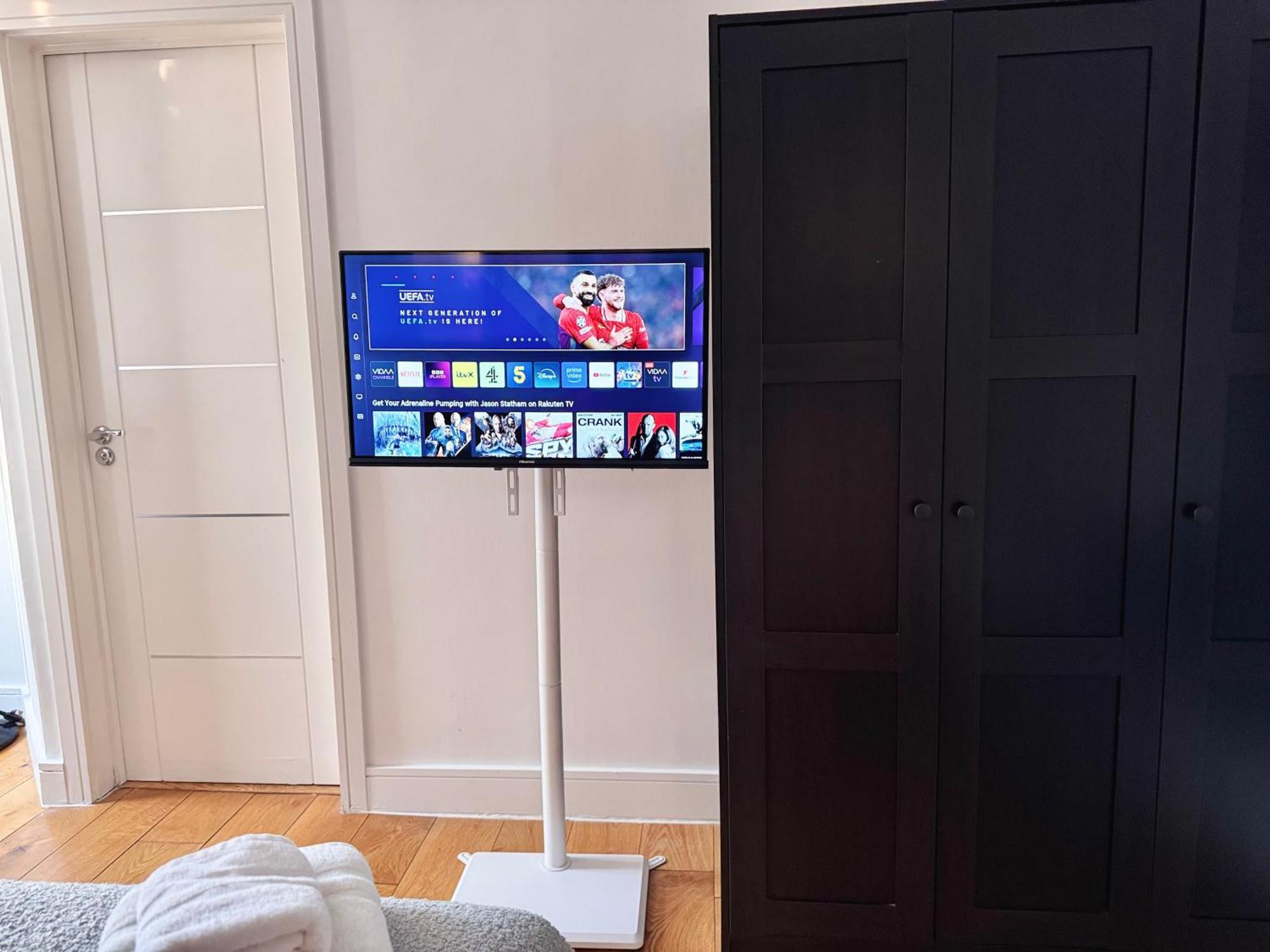 En-Suites With Free Parking 30Min To Central Лондон Екстериор снимка