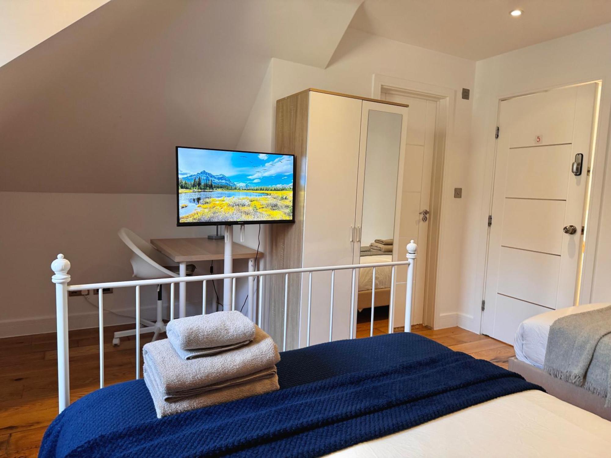 En-Suites With Free Parking 30Min To Central Лондон Екстериор снимка