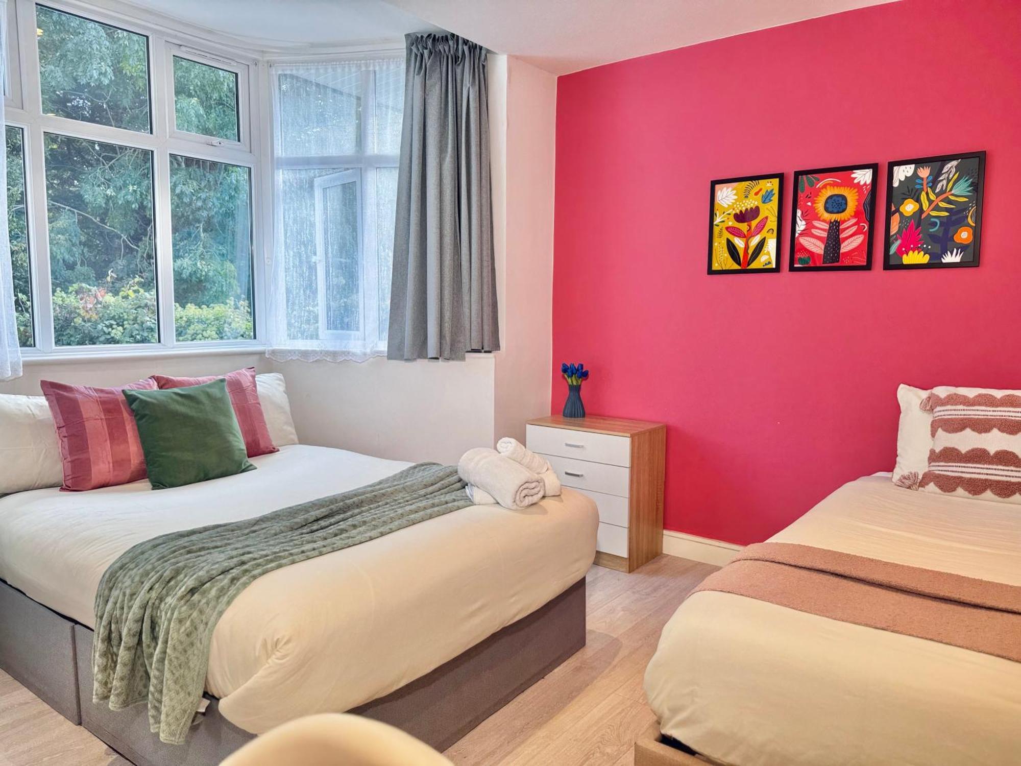 En-Suites With Free Parking 30Min To Central Лондон Екстериор снимка