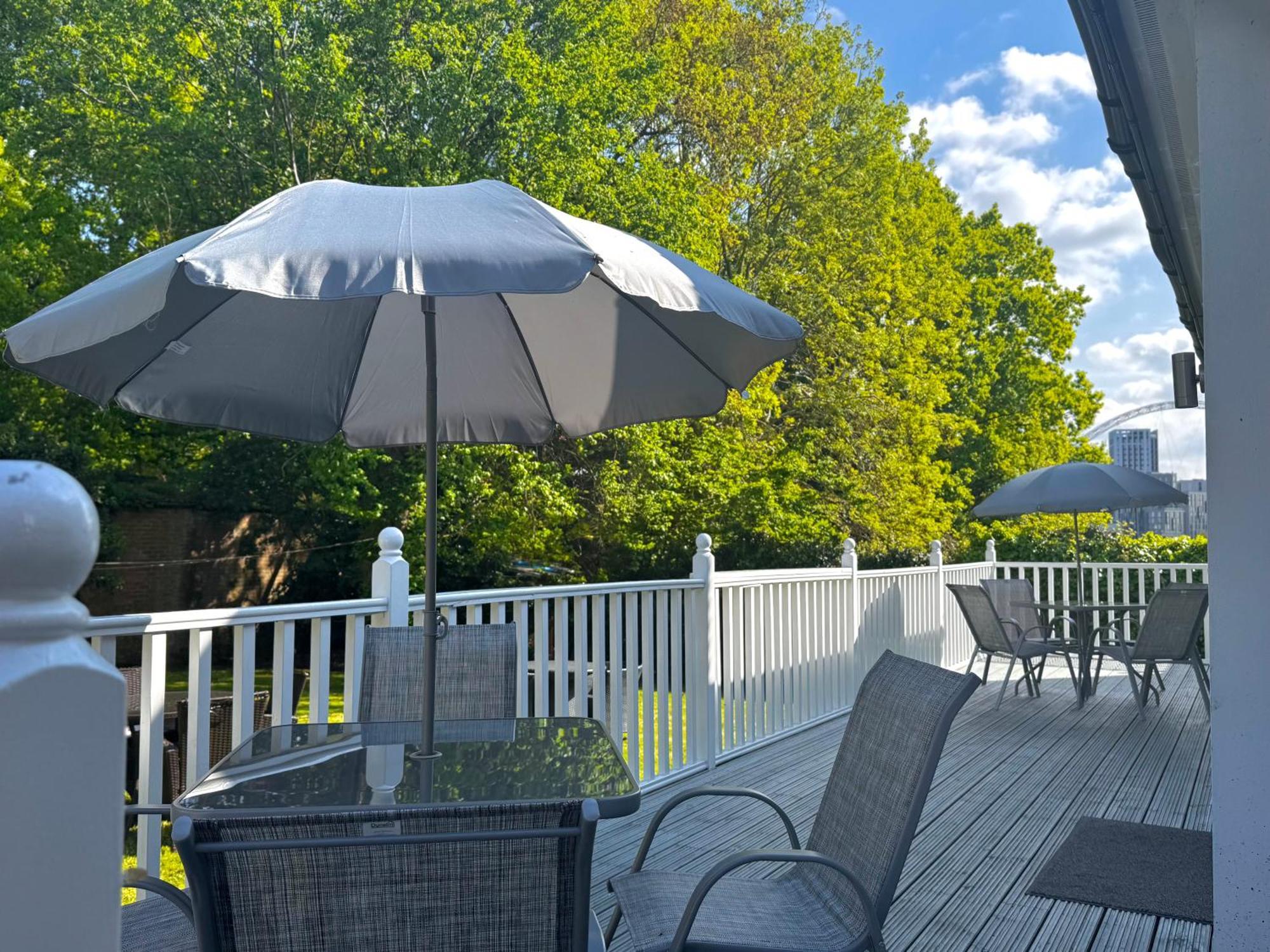 En-Suites With Free Parking 30Min To Central Лондон Екстериор снимка